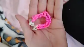Make a pink mini bracelet with mee