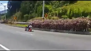 KTM Duke 390 vs BMW S1000RR (Street race from Colombia) Crash at the end!