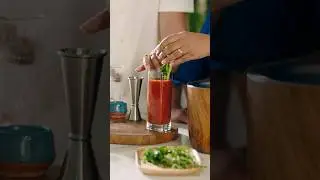 Как приготовить коктейль &laquo;Кровавая Мэри&raquo; | Водка Grey Goose #Shorts