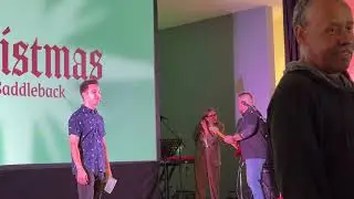 Рождественское празднование в церкви Сэддлбэк в Хантингтон-Бич, Калифорния, 21 декабря 2025 года.