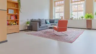 Strakke Gietvloer in sfeervolle woonkamer | Coatingvloer.nl project Andijk