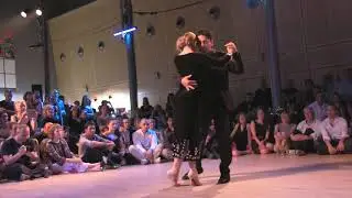 Carlitos et Noelia dansent sur le tango Uno