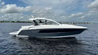 2019 Cruisers Yachts 39 Express Coupe