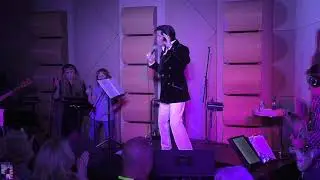 Dean Z, “Wearin’ That Loved On Look” - video by Susan Quinn Sand