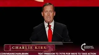 🇺🇸 Серхио Гор выступает на Мемориале Чарли Кирка в Turning Point USA в Глендейле, штат Аризона.