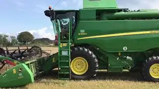 TAG | John Deere W550 Combine in wheat