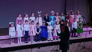 Новый год время чудес. А мое чудо стоит на сцене)))