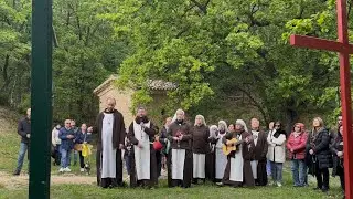 I frati e le suore di Maria in preghiera: la Coroncina alla Divina Misericordia cantata