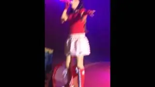Esther Marcos Cantando no Circo Moscou