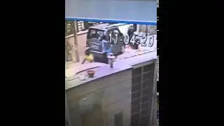 Raw CCTV footage of a snatching in broad daylight