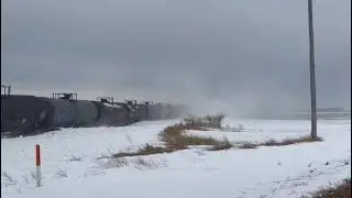 Canadian trains  in snow 😧