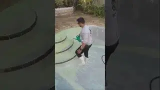 Соляная кислота удаляет пятна из бассейна