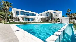 Presentation of a unique new villa on the first line of the best beach in Marbella in Los Monteros