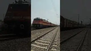 Kongo express meet maa vaishno Devi express in Jhansi (virangana Rani Laxmi Bai station