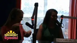 Rolene Strauss en Melinda Bam doen die Miss SA Quiz op The Breakfast Special