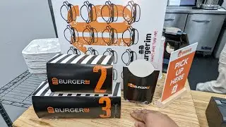 Tapping In Burger IM Restaurant In NYC Vlogs🎥 #shorts#viral#trending#short#fyp#nyc#vlog#asmr#explore