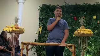 Cantor Rodrigo Vinheiro na festividade dos adolescentes da Assembleia de Deus Praia Rada Búzios