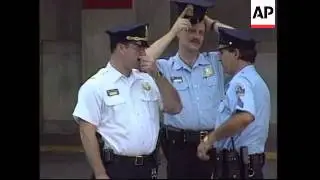 USA: WASHINGTON: GUNMAN KILLS 2 POLICE OFFICERS AT CAPITOL HILL
