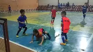 tudo igual e goleiro improvisado