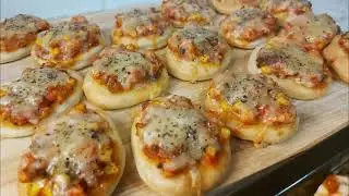 Homemade Mini Chicken Pizzas – Quick and Delicious Snack!