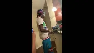 SAUCE WALKA PULLS UP & COUNTS OVER 100K WITH MONEY COUNTING MACHINE