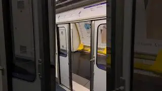 Probl&egrave;me de fermeture de porte sur un MF67 ligne 3 bis #metro #idfm #ratp #mf67 #railway #ligne3bis
