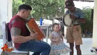 VALDECIR IMPROVISANDO A PERCUSSÃO COM OS PÉS