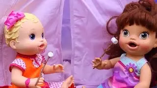 BABY ALIVE ON FIRE! ❤ Lucy Doll Camping with Journey Girls Outdoor Adventure Tent & Smores