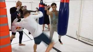Antrenament sala  Muay Thai MMA  Kickbox Kempo Bjj Jiu Jistu Tedi Combat Team Bucuresti