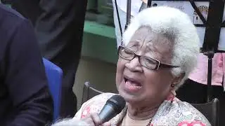 Canelita y Trina Medina   Rosas rojas