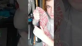 Как открыть вино без штопора. Что-то пошло не так