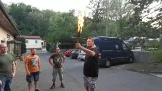 Flammenschwert beim B&uuml;hnenpyrotechniker-Lehrgang an der Dresdner Sprengschule