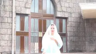 Leonor Rivera coming out from the church