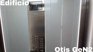 Ascensores Otis GeN2 Life MRL del 2017 en un edificio, Oviedo, ES