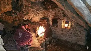 Bushcraft Winter Survival | Shelter and Stone Fireplace in the Wilderness (ASMR Nature)