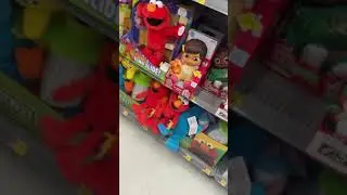 Этот парень пинает плюшевую игрушку Elmo Slide #Shorts