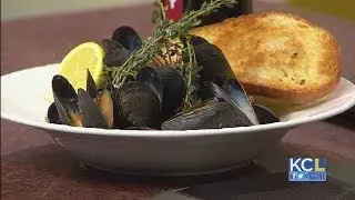 KCL - Louie's Wine Dive gives a lesson on cleaning and cooking mussels