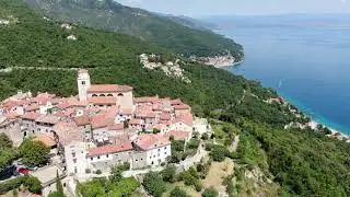 Mo&scaron;ćenice with stunning coast of Adria