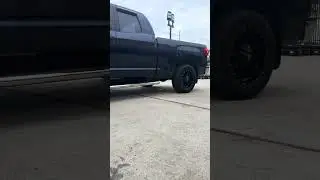 AWT - 2007 Toyota Tundra on 18x9 Moto Metal 970 Wheels in Gloss Black