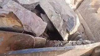 Giant Rock crushing.Satisfying crushing.Crushing plant.#rockcrushing 