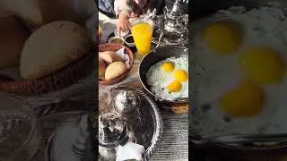 Petit d&eacute;jeuner sur Marrakech &agrave; Caramelio quartier Gueliz #marrakech #gueliz #restaurant