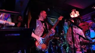 Pump Up the Jam / Rhythm of the Night - Sprattacus (live @ Drom Taberna) full version