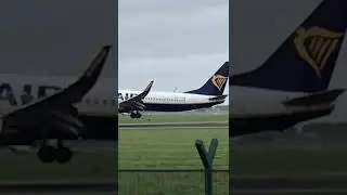 Ryanair 737-800 landing at Dublin Airport