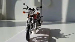 Kawasaki Z900 1973 motocikla modelis 1 18 Norev scale model