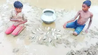 Fishing video| amazing hand fishing|smart2boy catching fishing hand| traditional hand fishing video 