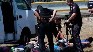 Federales impiden toma de caseta; tras persecución detienen a 14