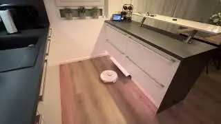 Henning&lsquo;s robot vacuum garage
