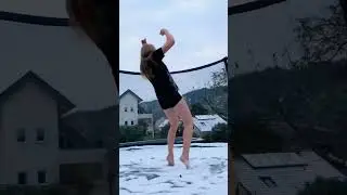 Wenn PL&Ouml;TZLICH SCHNEE liegt #schnee #ironie #trampolin