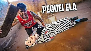 MEU PAPAI CONSEGUIU CAPTURAR A BONECA DO MAL !