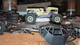 Messy desk rambling no.🤔😅🤷 poozuki and other stuff. #Orlandoo #OrlandooHunter #Tiny4x4 #scythe #rc 
